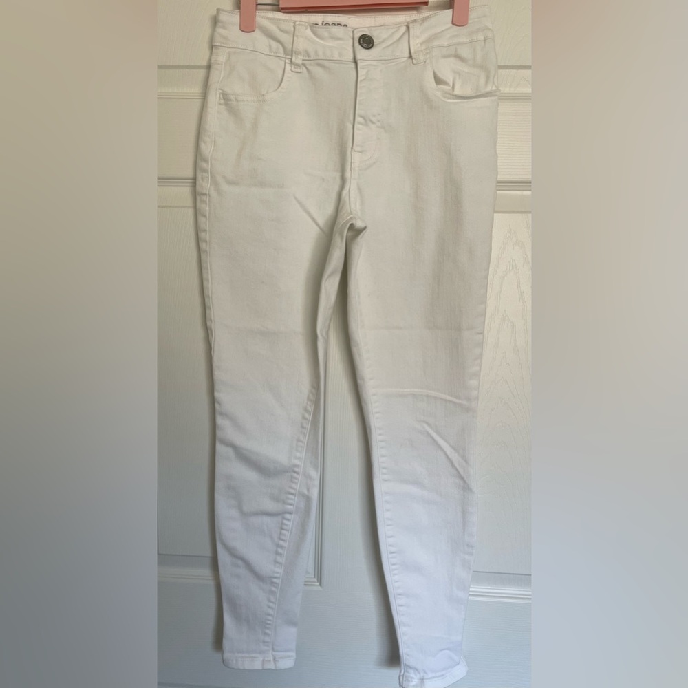 Maurices Clean White Skinny Jeans